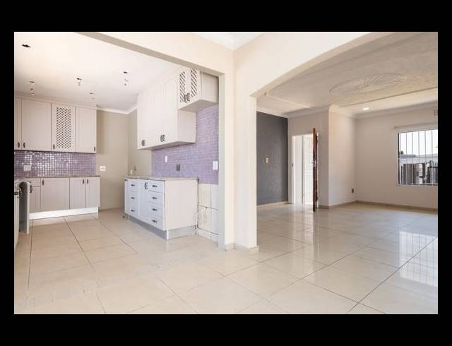 6 BEDROOM HOUSE FOR SALE IN GLENVISTA